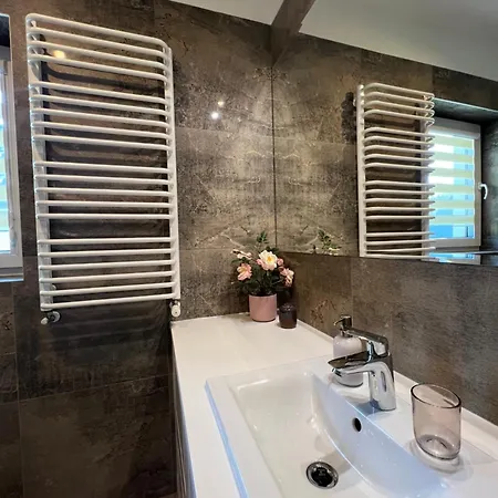 Dom Na Borowkowym Wzgorzu Lägenhet